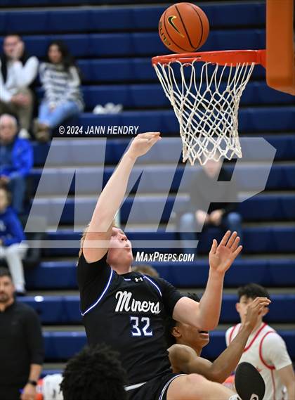 Thumbnail 2 in Bingham vs. Eaglecrest (Tarkanian Classic) photogallery.