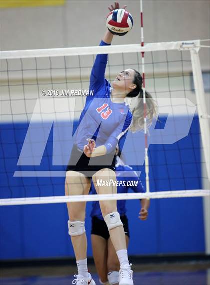 Thumbnail 2 in Rouse @ Leander photogallery.