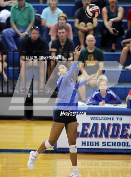 Thumbnail 2 in Rouse @ Leander photogallery.