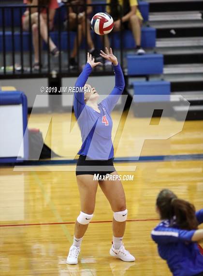Thumbnail 3 in Rouse @ Leander photogallery.