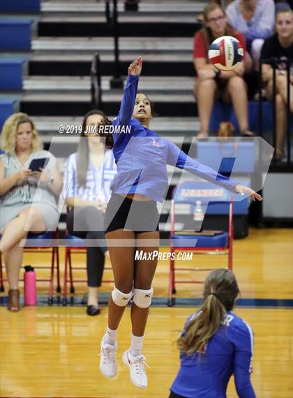 Thumbnail 3 in Rouse @ Leander photogallery.