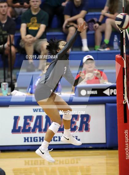 Thumbnail 2 in Rouse @ Leander photogallery.