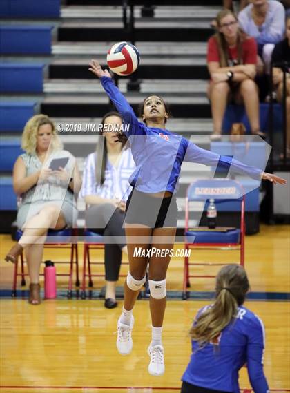 Thumbnail 2 in Rouse @ Leander photogallery.