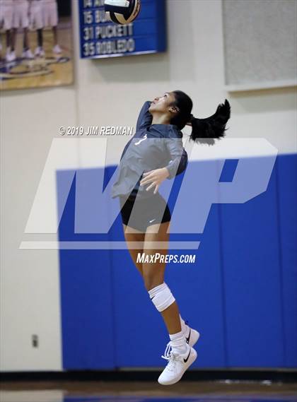Thumbnail 3 in Rouse @ Leander photogallery.