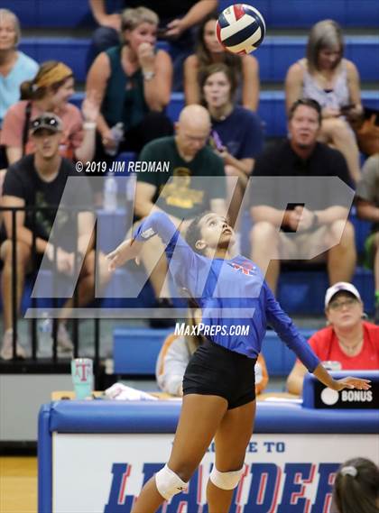 Thumbnail 1 in Rouse @ Leander photogallery.