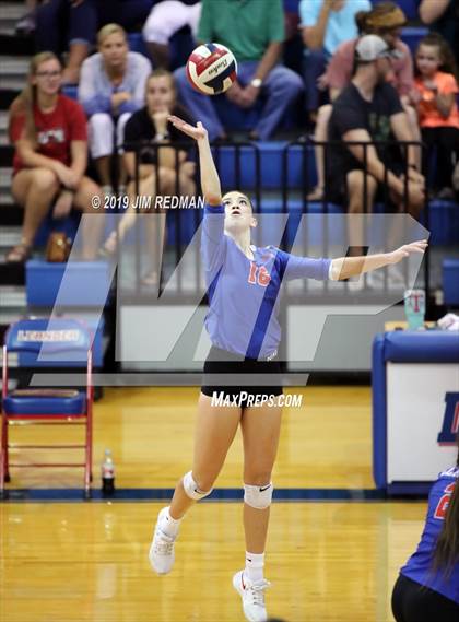 Thumbnail 1 in Rouse @ Leander photogallery.