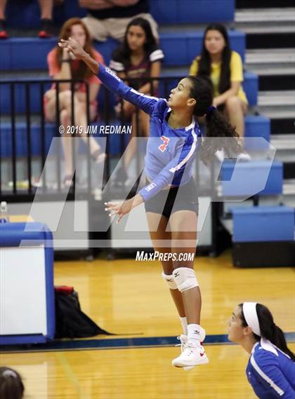 Thumbnail 3 in Rouse @ Leander photogallery.