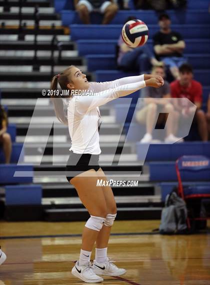 Thumbnail 1 in Rouse @ Leander photogallery.
