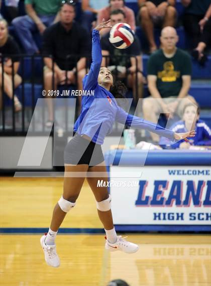Thumbnail 1 in Rouse @ Leander photogallery.