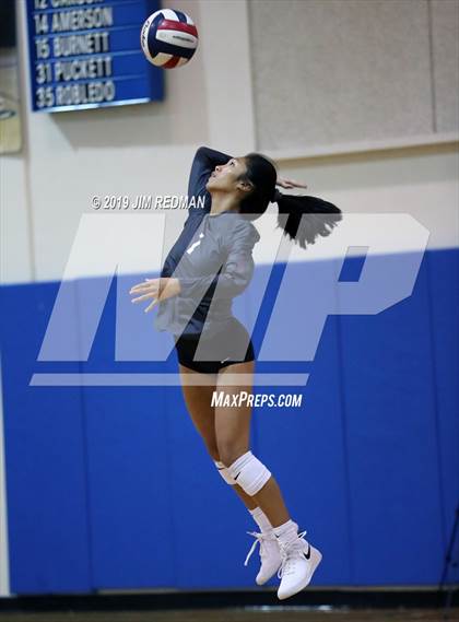 Thumbnail 2 in Rouse @ Leander photogallery.