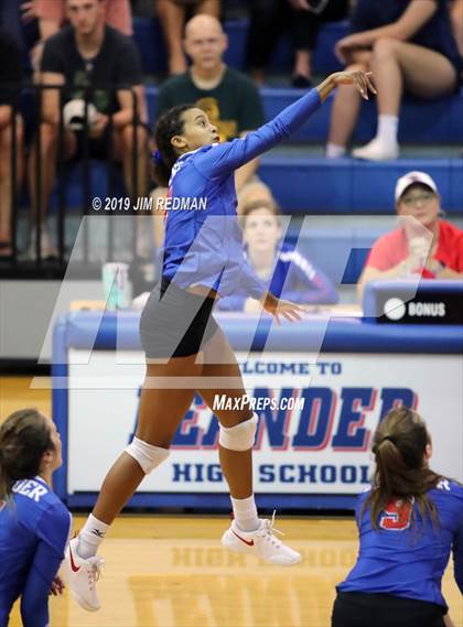 Thumbnail 3 in Rouse @ Leander photogallery.