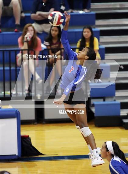 Thumbnail 2 in Rouse @ Leander photogallery.