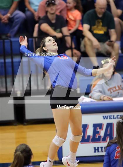 Thumbnail 2 in Rouse @ Leander photogallery.
