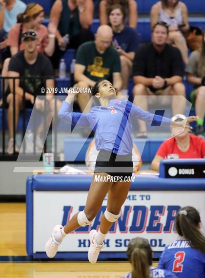 Thumbnail 3 in Rouse @ Leander photogallery.