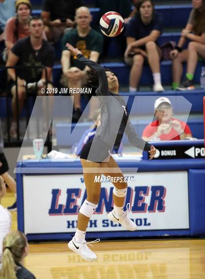 Thumbnail 1 in Rouse @ Leander photogallery.
