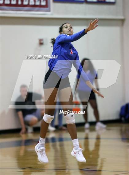Thumbnail 2 in Rouse @ Leander photogallery.