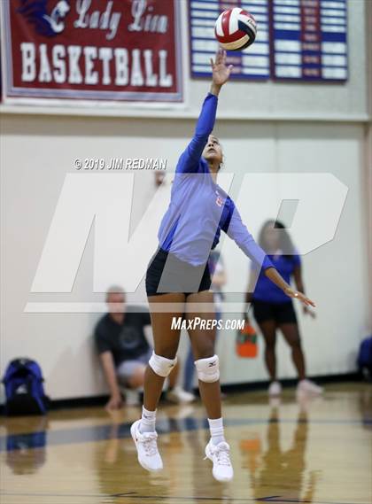 Thumbnail 1 in Rouse @ Leander photogallery.