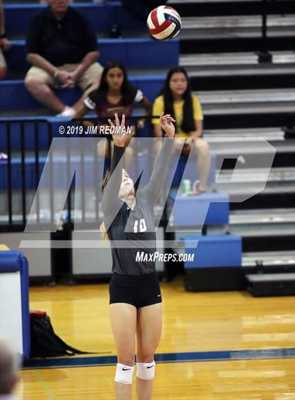 Thumbnail 3 in Rouse @ Leander photogallery.