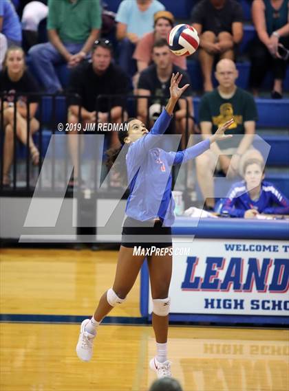 Thumbnail 1 in Rouse @ Leander photogallery.