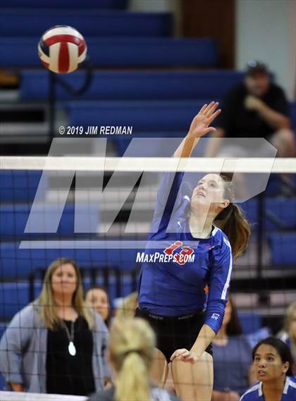Thumbnail 2 in Rouse @ Leander photogallery.