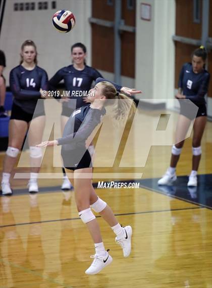 Thumbnail 2 in Rouse @ Leander photogallery.