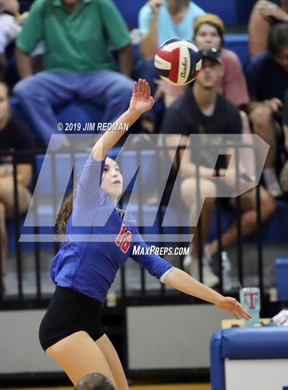 Thumbnail 2 in Rouse @ Leander photogallery.