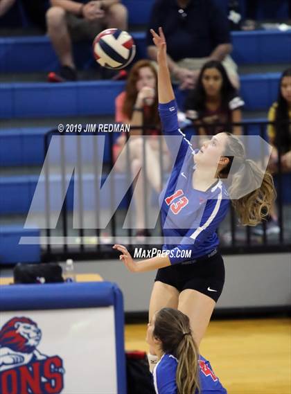 Thumbnail 2 in Rouse @ Leander photogallery.