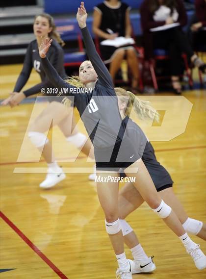 Thumbnail 2 in Rouse @ Leander photogallery.