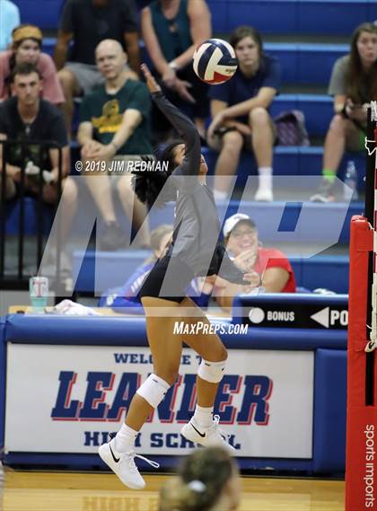 Thumbnail 3 in Rouse @ Leander photogallery.