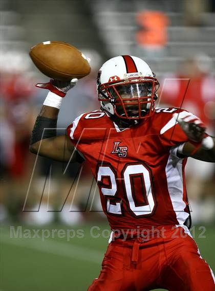 Thumbnail 3 in Lakota West vs. La Salle (Crosstown Showdown) photogallery.