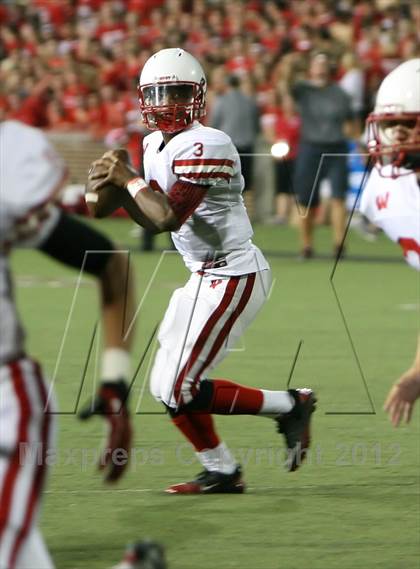Thumbnail 2 in Lakota West vs. La Salle (Crosstown Showdown) photogallery.