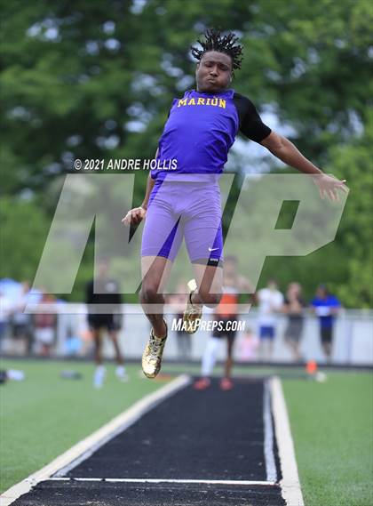 Thumbnail 1 in IHSAA Regional Boys Track  photogallery.