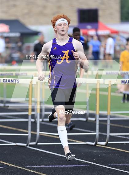 Thumbnail 2 in IHSAA Regional Boys Track  photogallery.