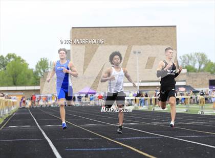 Thumbnail 2 in IHSAA Regional Boys Track  photogallery.