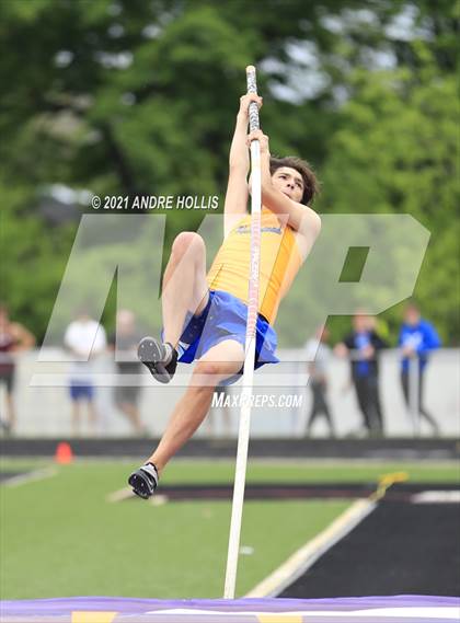 Thumbnail 2 in IHSAA Regional Boys Track  photogallery.