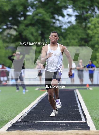 Thumbnail 3 in IHSAA Regional Boys Track  photogallery.