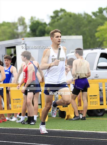 Thumbnail 1 in IHSAA Regional Boys Track  photogallery.