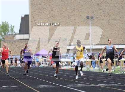 Thumbnail 3 in IHSAA Regional Boys Track  photogallery.