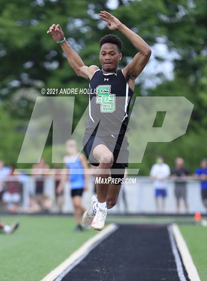 Thumbnail 2 in IHSAA Regional Boys Track  photogallery.