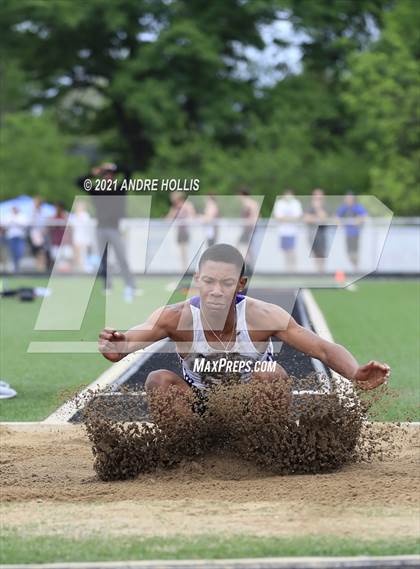 Thumbnail 3 in IHSAA Regional Boys Track  photogallery.