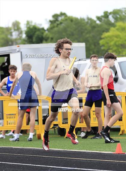 Thumbnail 1 in IHSAA Regional Boys Track  photogallery.