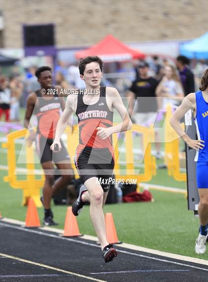 Thumbnail 1 in IHSAA Regional Boys Track  photogallery.