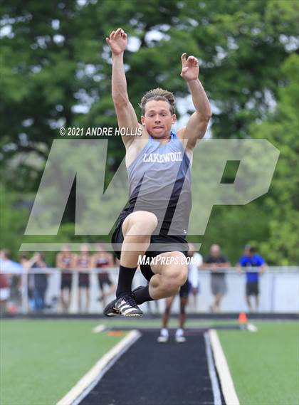 Thumbnail 1 in IHSAA Regional Boys Track  photogallery.
