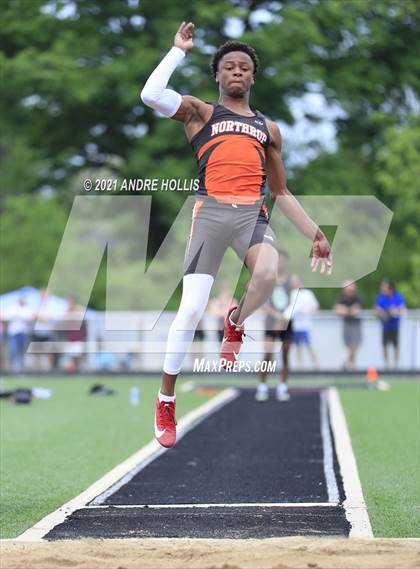 Thumbnail 3 in IHSAA Regional Boys Track  photogallery.