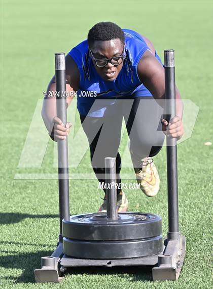 Thumbnail 3 in Big Man Contest (ACU 7v7 Tournament) photogallery.