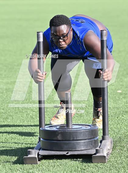 Thumbnail 2 in Big Man Contest (ACU 7v7 Tournament) photogallery.