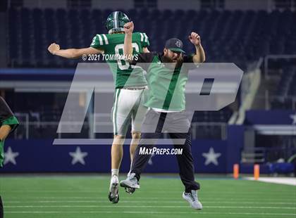 Thumbnail 1 in Gunter vs  Franklin (UIL Football 3A D2 Finals) photogallery.
