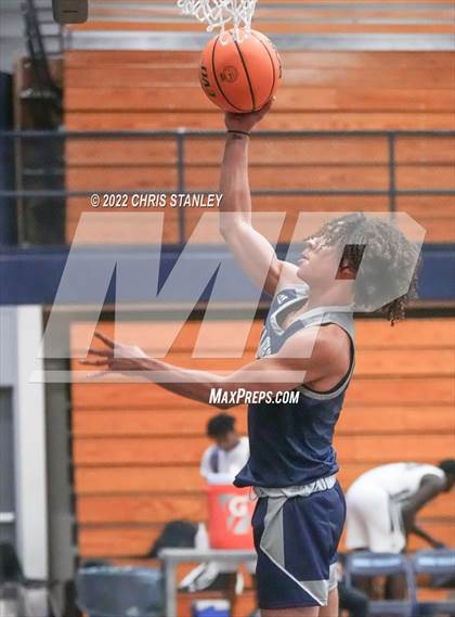 Thumbnail 2 in Willow Canyon vs. Liberty (Hoopsgiving Tournament) photogallery.