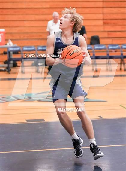 Thumbnail 2 in Willow Canyon vs. Liberty (Hoopsgiving Tournament) photogallery.