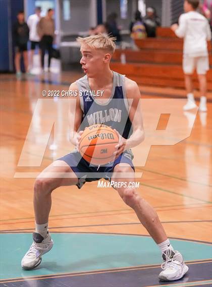 Thumbnail 2 in Willow Canyon vs. Liberty (Hoopsgiving Tournament) photogallery.